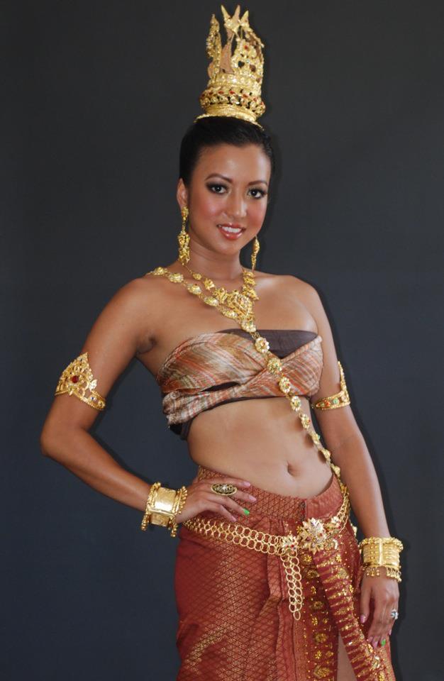 1 -  Miss Thailand QueenT- national costume.jpg