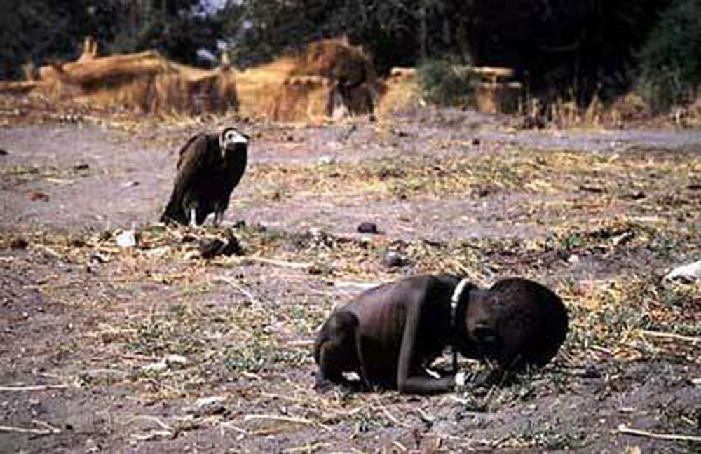 饥饿的苏丹（饥饿的孩子与秃鹫）.jpg