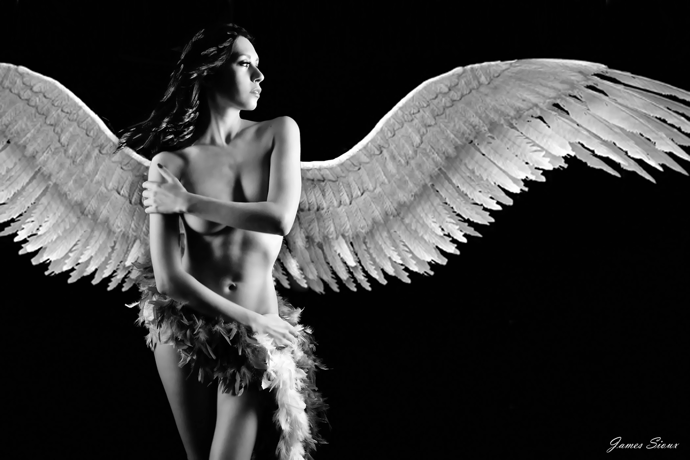 Leenah Angel Wings BW small.jpg