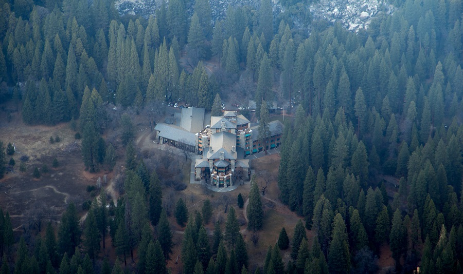 Yosemite Ahwahnee Hotel.jpg