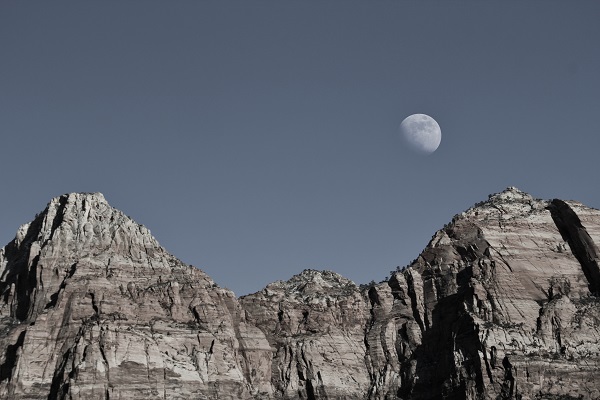 Moon_at_Zion.jpg