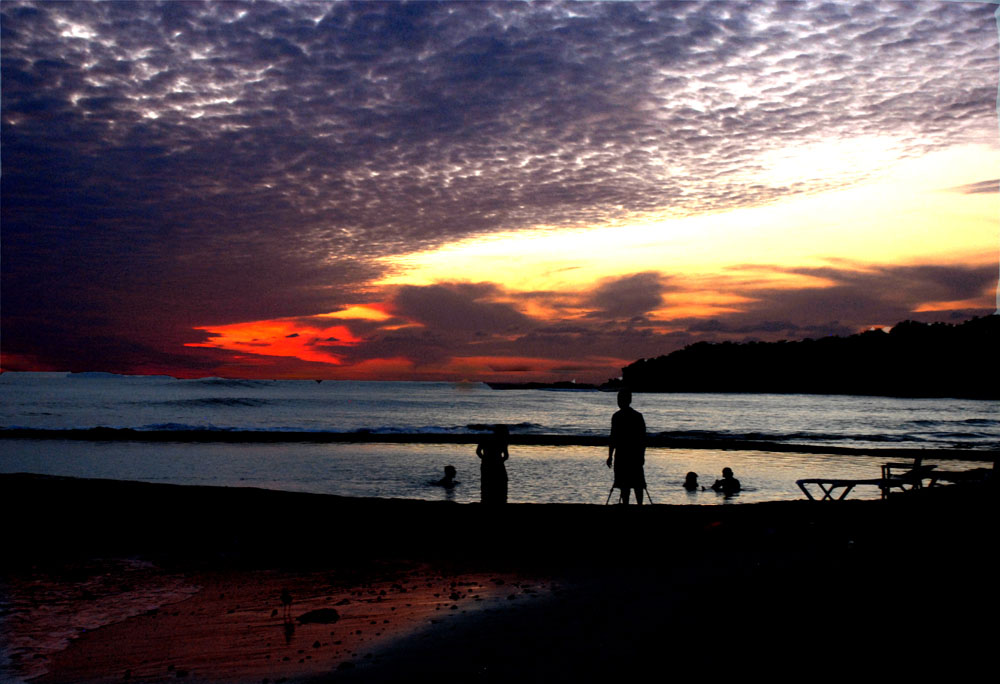 夕陽西下Puerto lallarta beach in s. Mexico.jpg