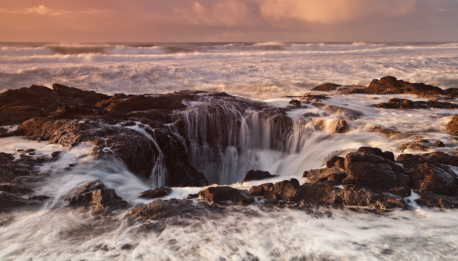 1225-2015 Thor Well_Oregan.jpg