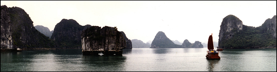 PANORAMA #3 GIA TRUNG Title HALONG BAY AT NOON.jpg