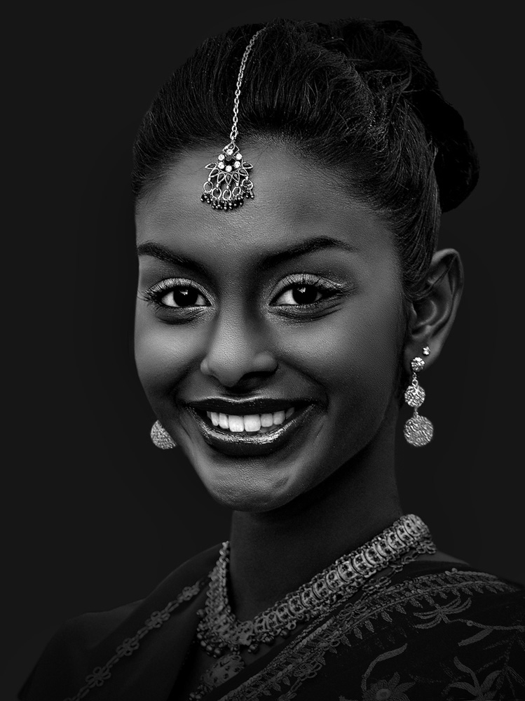 PROTRAIT #4 THANH LAM Title Miss Sri LanKa - Copy.jpg