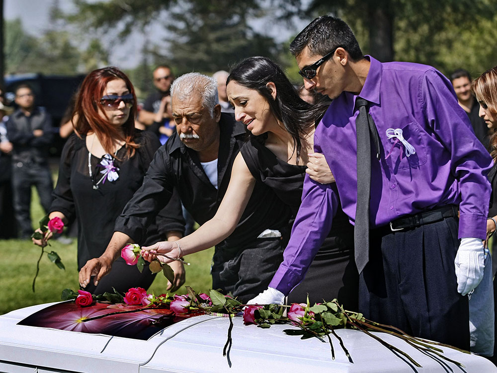 News2_1543676_tn_blr_me_1009_funeralcuevas_2.jpg