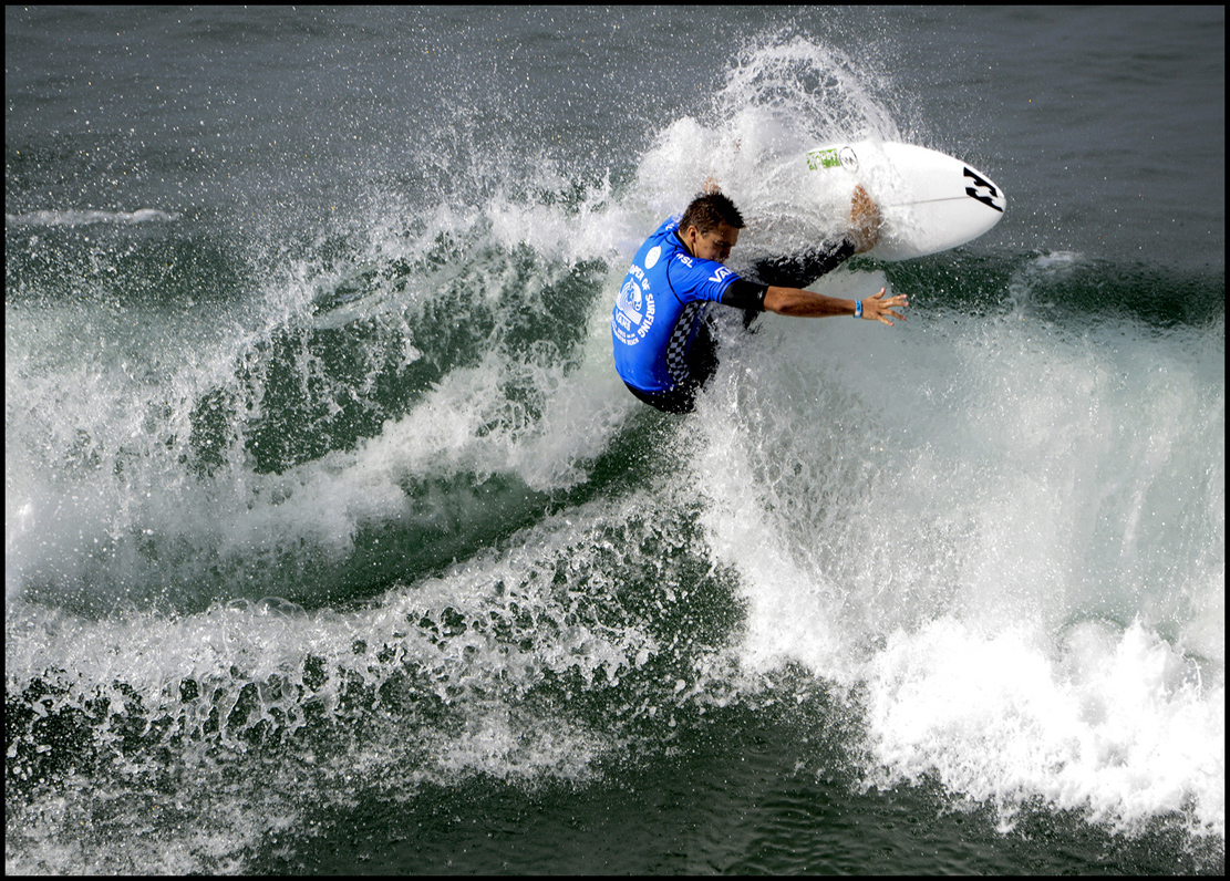 COLOR #4 MINH CHENG Title Surfing in Big Wave.jpg