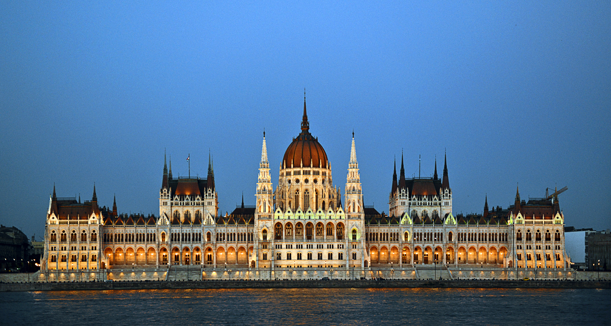 Budapest Parliament Building Photo 4.jpg