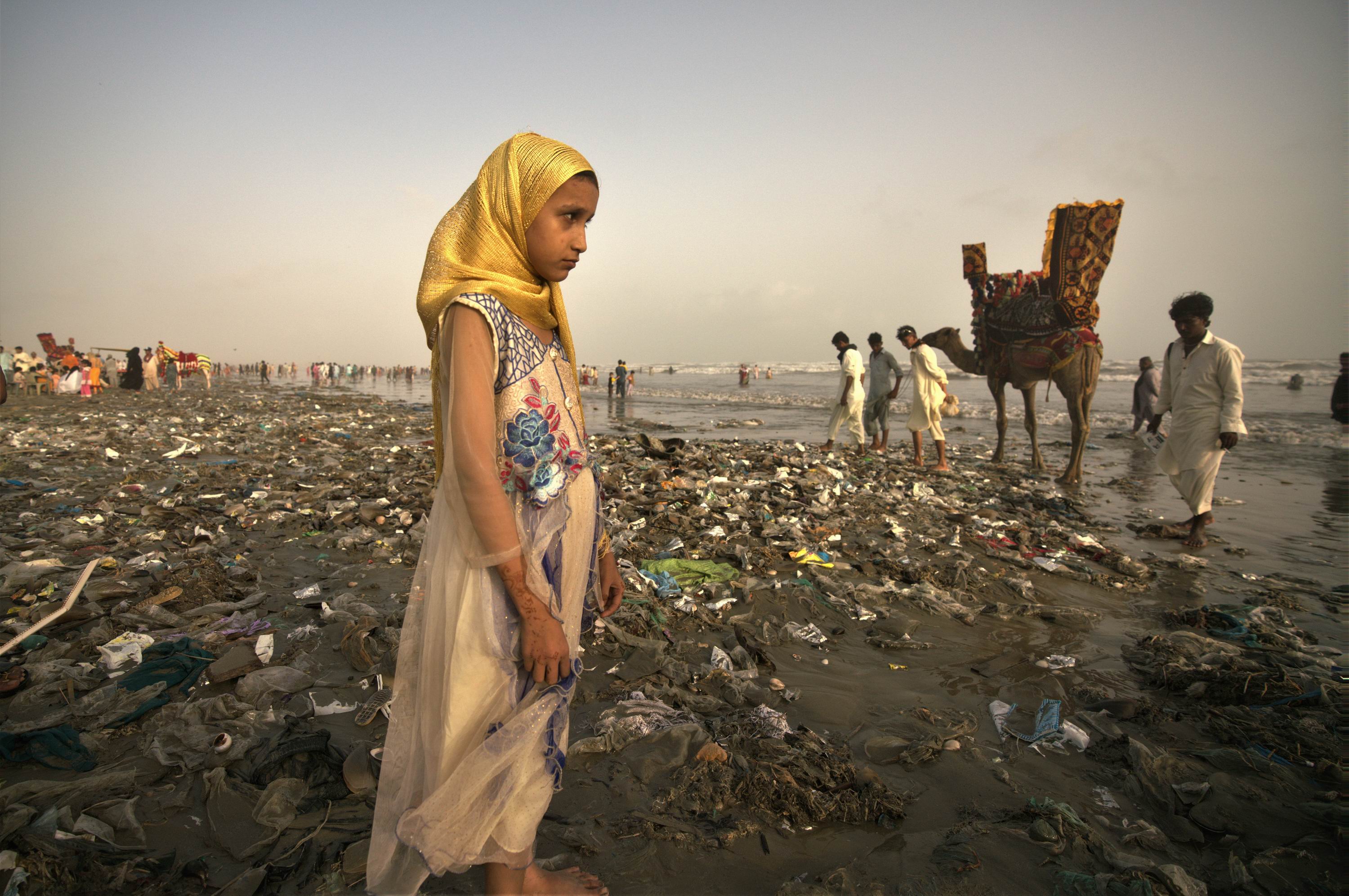 0028_Girl on beach-001.jpg