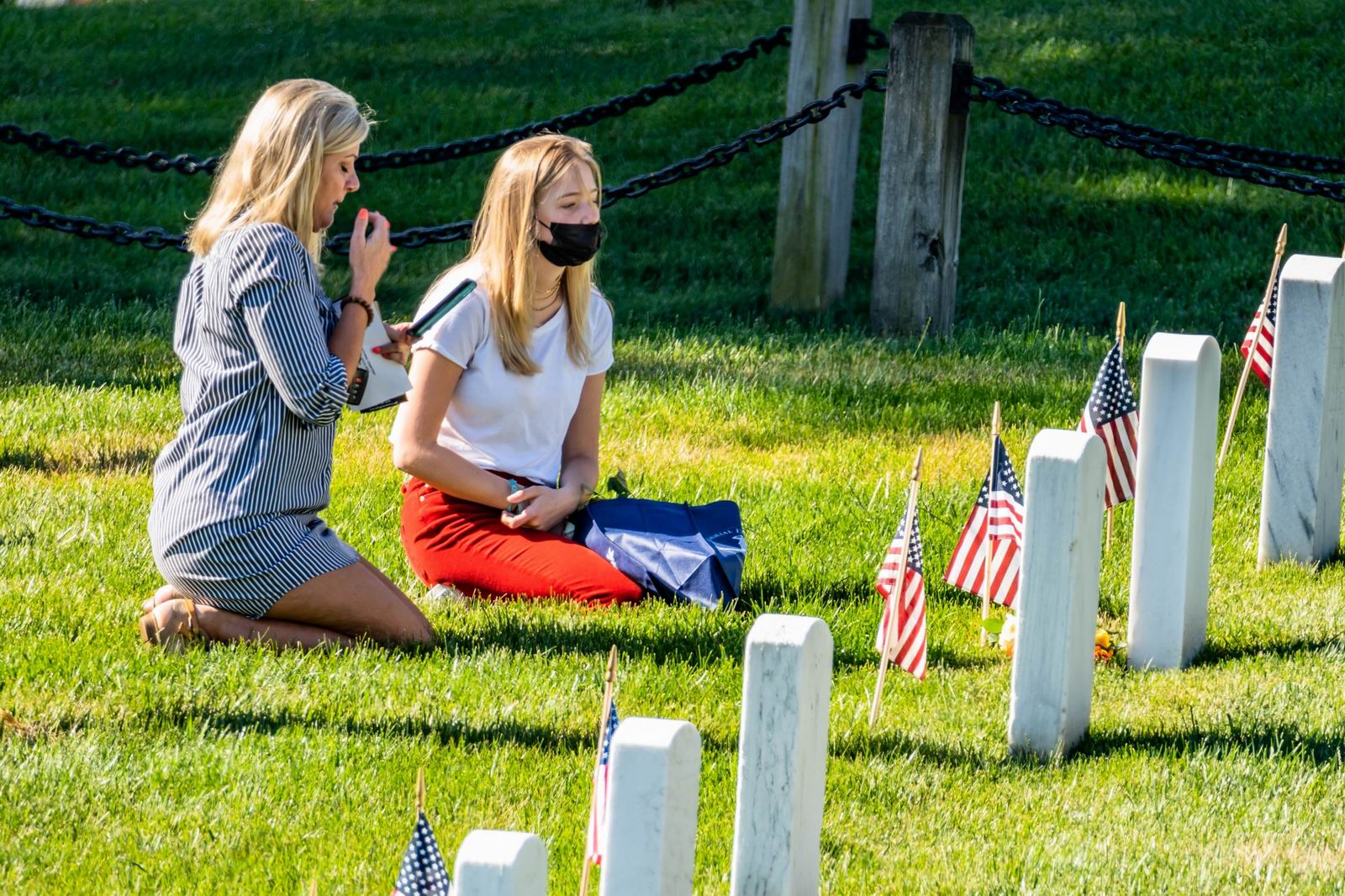 005_国殇日的家庭Memoril Day at the National Cemetery.jpg
